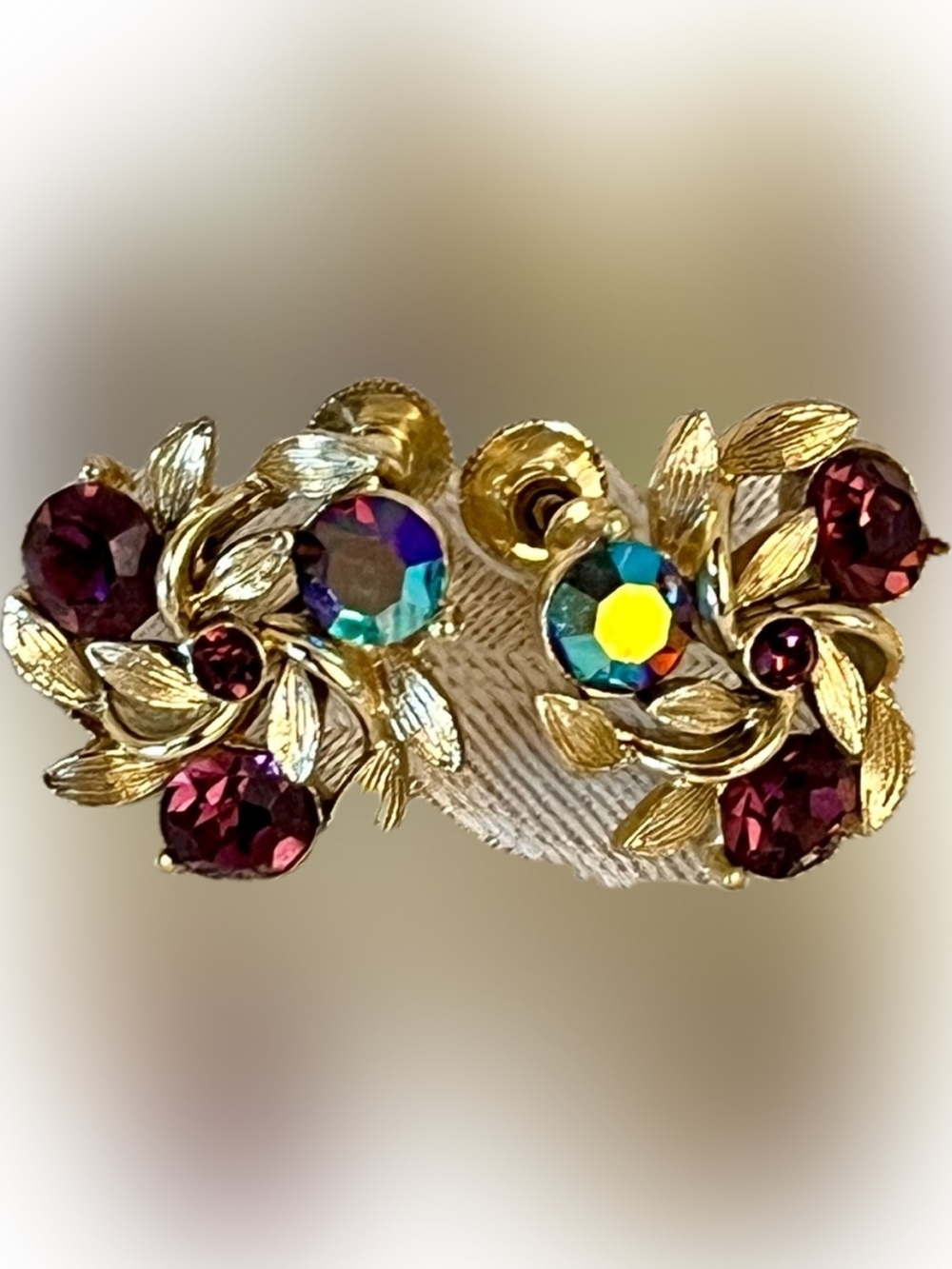 Vintage 1950s Lisner Gold Tone Leaf Purple & Blue Berries AB Screw Back Earrings